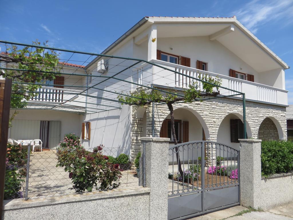Filipovic Apartments With Pool Биоград-на-Мору Экстерьер фото